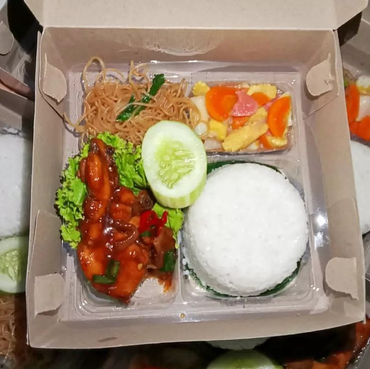 Nasi ayam kecap